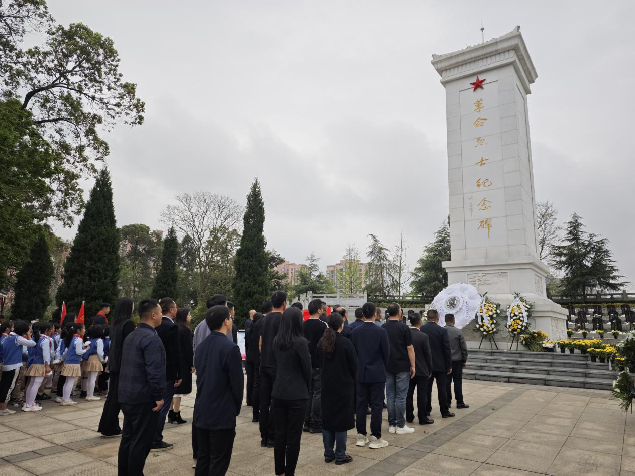 2024年重慶新雙圈公司開(kāi)展大足區(qū)“我們的節(jié)日·清明”緬懷革命先烈 弘揚(yáng)民族精神 主題活動(dòng)